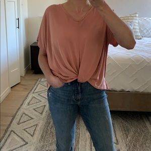 Dusty rose t-shirt with knot detail